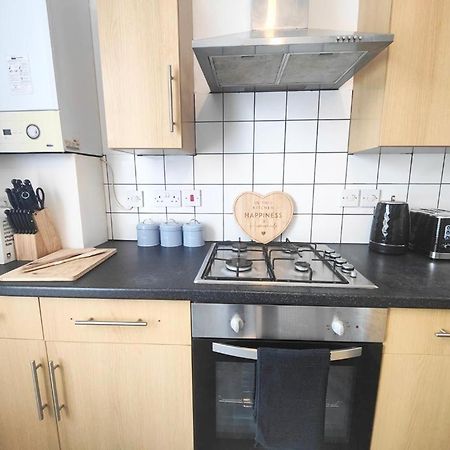 Lovely 3 Bedroom Serviced Apartment In Leytonstone London Exterior photo
